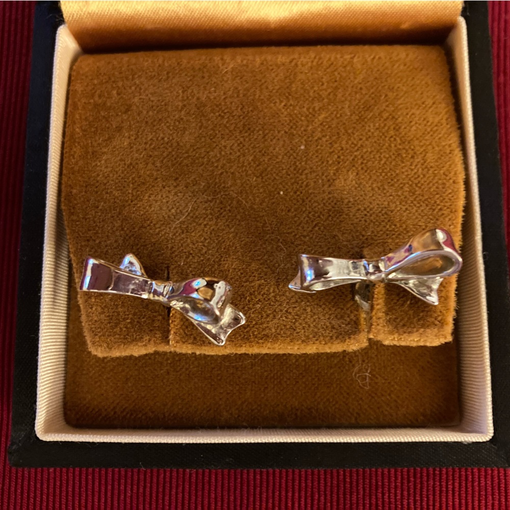 Sterling silver Kate Spade  NWOT Earrings with post.
Spot silver is 90 $ per oz
